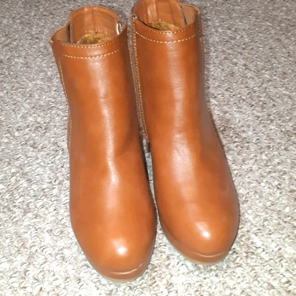 Super cute wedge booties - Picture 3 of 4